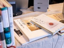 雑誌、本はさまざま置いてあります◎【佐野/髪質改善/縮毛矯正】