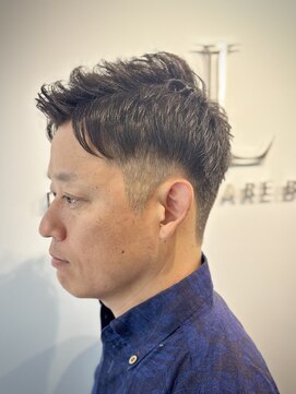 リバティシェアバーバー 銀座(LIBERTY SHARE BARBER) 【癖毛こそ活かせ！】ビジネス七三ショート