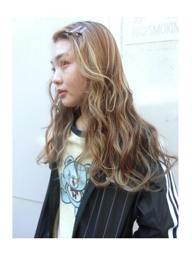 ノラ シブヤ(NORA) ナチュラルハイライトウェーブ