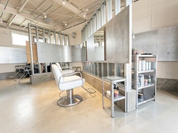 ナッツメンズヘア(NUTS MEN'S HAIR)の写真/《メンズ専門美容室》22時まで営業&駐車場完備！プライベートもビジネスもカッコ良くキマるスタイルに♪