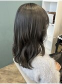 ダークグレージュ×セミロング×ゆるふわウェーブ