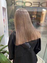 デコラ DECOR&nbsp;透明感たっぷり♪ミルクティーグレージュ×ぱつっとボブ