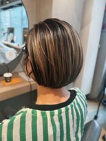 シーン バイ ラッド(SCENE by RAD) レイヤーボブの小顔盛り自然なくびれヘアショートショートボブ