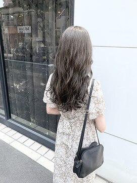 ブレイズ ザ サロン(BLAZE THE SALON) 外ハネ緩巻きブリーチなし濃いめグレーアッシュ【BLAZE 大庭】