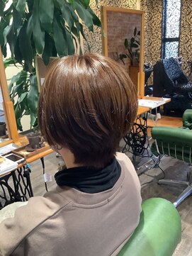 ヴィヴ(Vive) 前下がりショートボブ