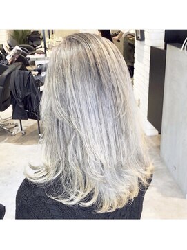 ロビィ 浦添店(LOBY) グレーホワイト