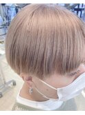 重めマッシュショート刈り上げメンズライクホワイトブロンド