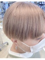 ヘアーアンドメイク マニス(hair&make manis) マッシュショート刈り上げメンズライク ホワイトベージュ