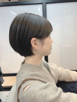 イーラ(era) 《era》大人美人ショート 暗めグレージュ 艶ツヤ みわ