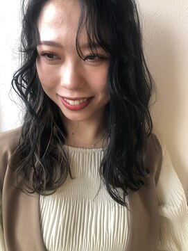 ロルド シェリ(Rold Cheri) 黒髪ゆるふわ巻き