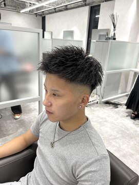 キートス(Kiitos) 黒髪短髪ジェットツイスト