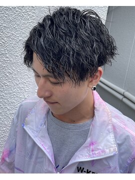 フリーク バーバーショップ 都島店(FREAK BARBER SHOP) 黒髪縦落ちツイストスパイラルパーマセンターパート