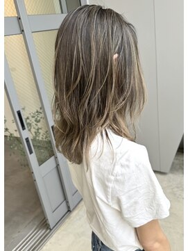 ネイク(Nake) ウルフレイヤー/バレイヤージュ/ブリーチ/髪質改善