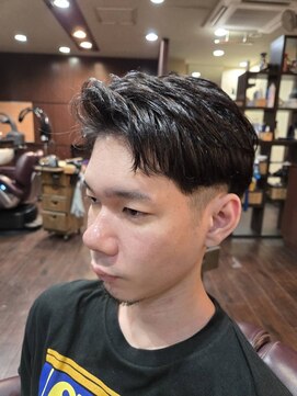 ヤング 本店(YOUNG) アップバング × ナチュラルツーブロック