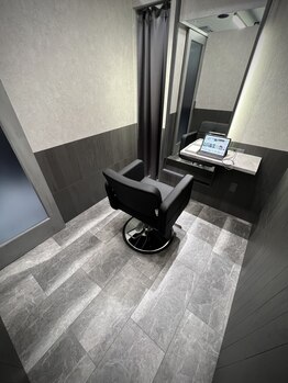 シェリール(CHERiR)の写真/周りを気にせずリラックスして過ごせるプライベート空間◎メンズパーマ・ブリーチもお任せ◎