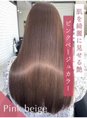 肌を綺麗に見せる艶、ピンクベージュ