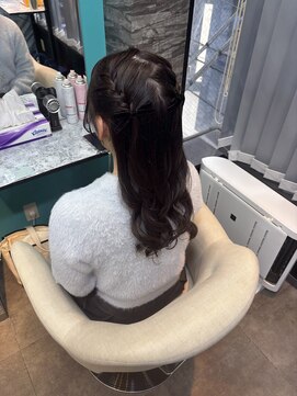 リエラ 新宿(RIERA) 編み込みハーフツインテール