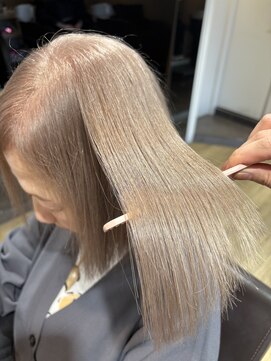 エヌプラス(N+) ホワイトミルクティーベージュ