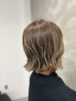 レンネ(Renee)&nbsp;色気溢れるレイヤーボブ×秋の透明感オリーブベージュ