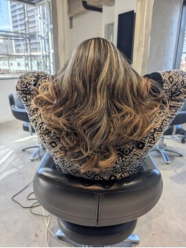 アディクト 綾瀬(ADDICT) 【ADDICT_YUKI】白髪と共存ハイライトヘア