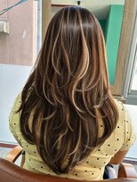 モルト 麻生(molt) バタフライハイレイヤーカット ハイライト 海外ヘア