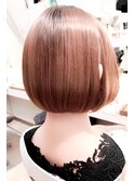 ボブスタイルでも外国人風骨格に見せるラウンドCカット☆