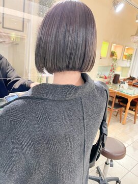 キャンバス バイ ネオリーブ 横浜西口(Canvas by neo.) ミニボブ　ぱっつんボブ　切りっぱなしボブ　グレージュ