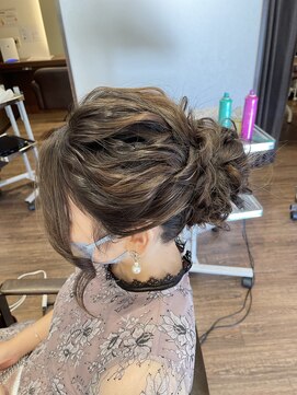 アンシェル(UNCHEL) ヘアアレンジヘアセットシニヨンアップスタイル
