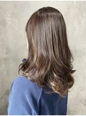 ニュアンスカラー/センターパート/ツヤ髪スタイル/ブルージュ