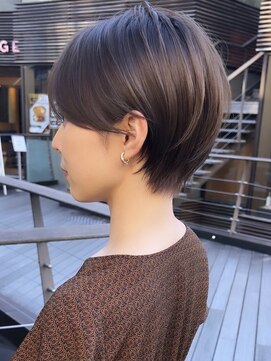 ラフ 立川(Laff) ショートヘアショートボブ白髪ぼかしハイライトカラーボブ