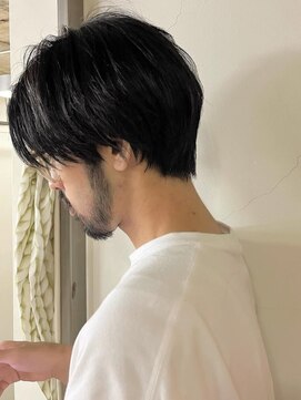 タヴィ(Tavi) メンズのセンターパートショートカット/メンズカット/メンズヘア