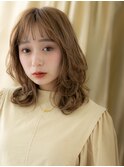 オン眉/ミルクティーベージュ/ゆるふわミディアム/ブリーチe