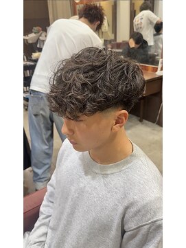 ハイパー(HYPER) テーパーフェードスペインカール【メンズ/パーマ】