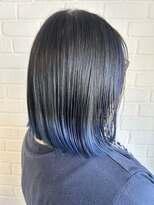 サロン デュッカ(Salon Duka) ブラック×ブルー
