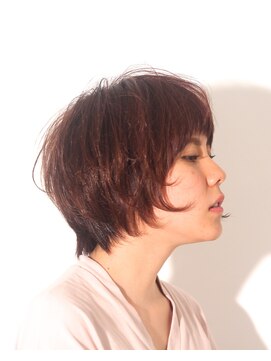 カルヘアー(KALU HAIR) マフラーも邪魔にならないショートカット