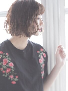 マカナ(MAKANA) ふんわりワンレングスボブ