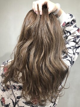 ジーナ 池袋(Zina) 【Zina　池袋】イメチェン毛先パーマ耳かけ×フォギーベージュ