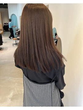 ユーア(yuur.) パツっとカットにオリーブグレージュ