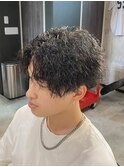 細めツイストスパイラルパーマセンターパート