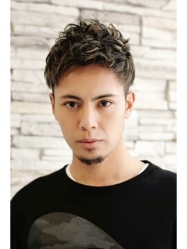 ルーツ(ROOTS) ハイライトを入れたワンランク上のベリーショート