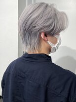 ココ 原宿(KOKO)&nbsp;黒髪小顔クラゲヘアーオリーブグレーココアベージュメンズカット