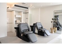 プレマ(Prema)の雰囲気(首に負担の少ない、フルフラットのシャンプー台で至福のひととき)