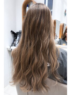 ピークアブー アヴェダ ギンザシックス(PEEK-A-BOO AVEDA GINZASIX) ロングレイヤー　外国人