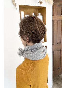 ネッコ(necco) 明るい白髪染めショートヘア