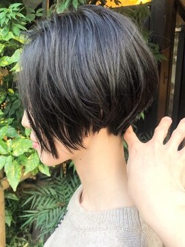 代30代40代 人気の黒髪 前下がりショートボブ Rojitha L ロジッタ Rojitha のヘアカタログ ホットペッパービューティー