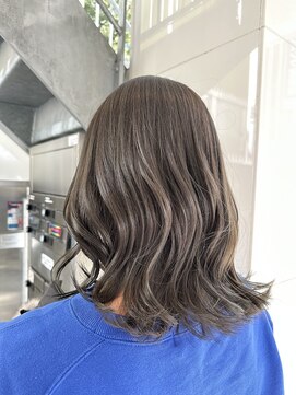 ルイス(L'wis) ブリーチ一切なし！透明感グレー♪朝長