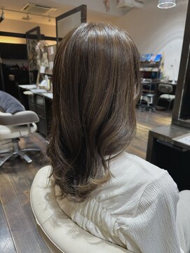 リジェール 高辻店 脱白髪染め3Dハイライトカラー