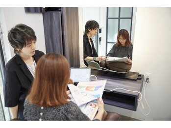 コモド(comodo)の写真/初めてお客様でも相談がしやすい雰囲気♪日々のお手入れ方法をプロがわかりやすくアドバイスします！