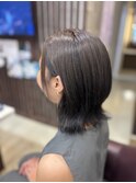 赤みを抑えたロートーンの寒色系カラー/外ハネボブスタイル