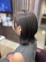 トレセッテ(tre sette)&nbsp;赤みを抑えたロートーンの寒色系カラー/外ハネボブスタイル